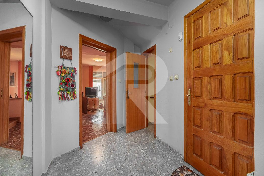 Casa spațioasă cu vedere la Lacul Grivița | 5 dormitoare | teren 793 mp