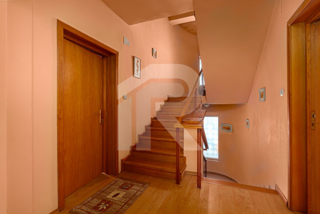 Casa spațioasă cu vedere la Lacul Grivița | 5 dormitoare | teren 793 mp