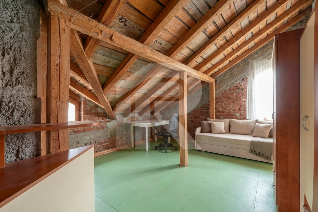 Casa spațioasă cu vedere la Lacul Grivița | 5 dormitoare | teren 793 mp