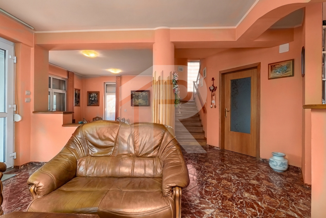 Casa spațioasă cu vedere la Lacul Grivița | 5 dormitoare | teren 793 mp