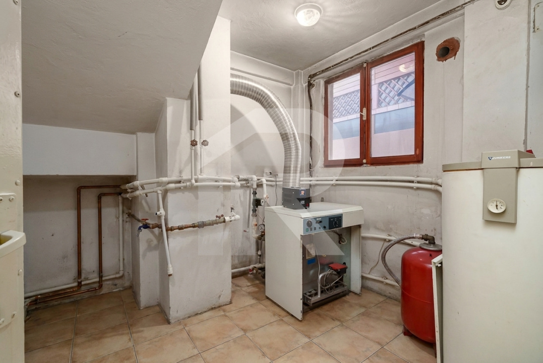 Casa spațioasă cu vedere la Lacul Grivița | 5 dormitoare | teren 793 mp