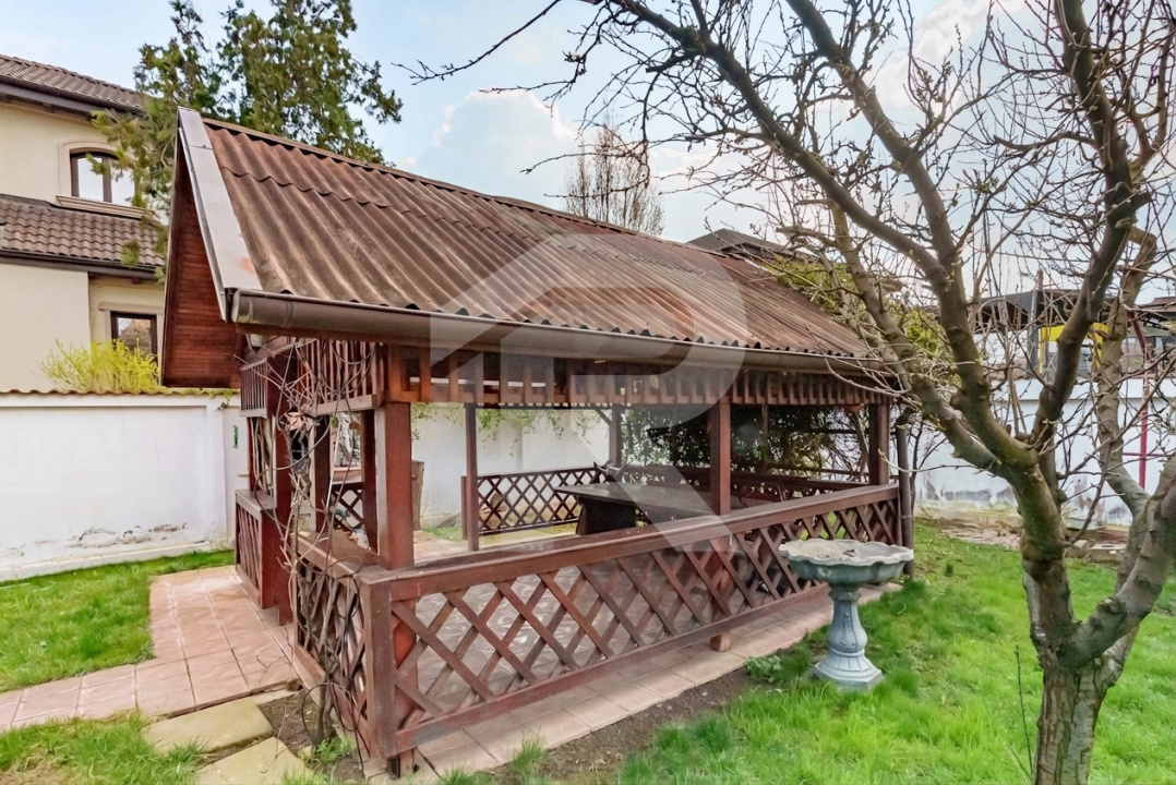 Casa spațioasă cu vedere la Lacul Grivița | 5 dormitoare | teren 793 mp