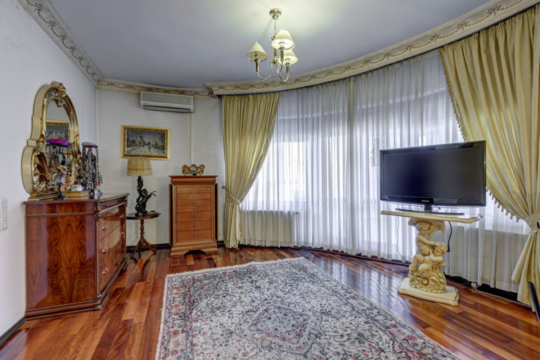 Vila spatioasa si eleganta potrivita pentru locuinta sau birou, Drumul Sarii!