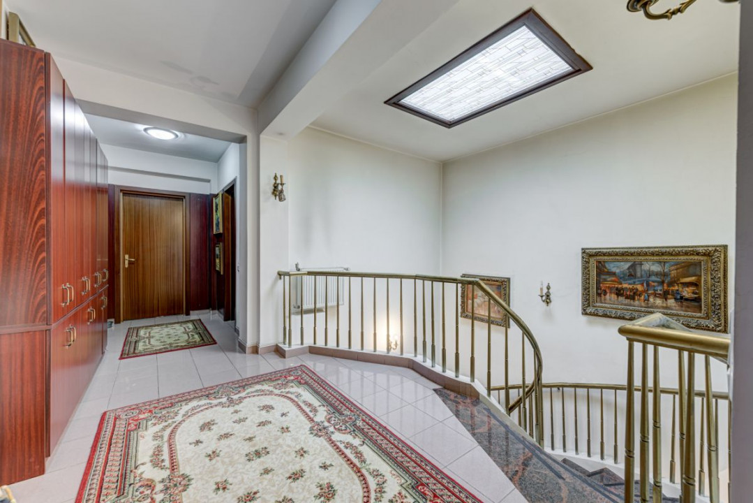 Vila spatioasa si eleganta potrivita pentru locuinta sau birou, Drumul Sarii!