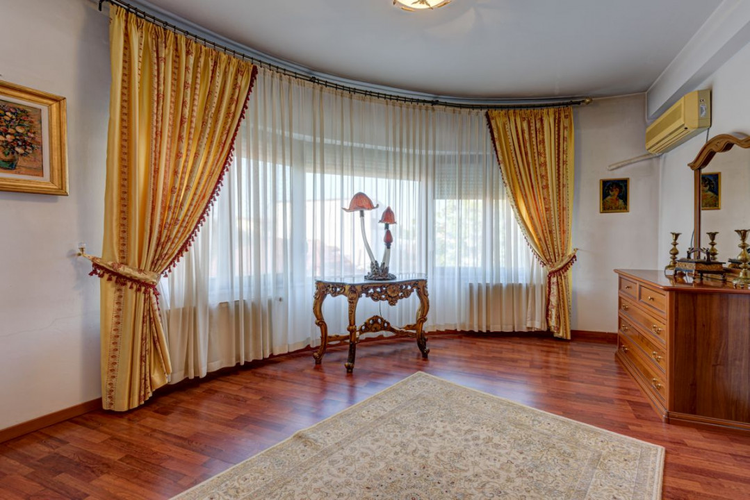 Vila spatioasa si eleganta potrivita pentru locuinta sau birou, Drumul Sarii!