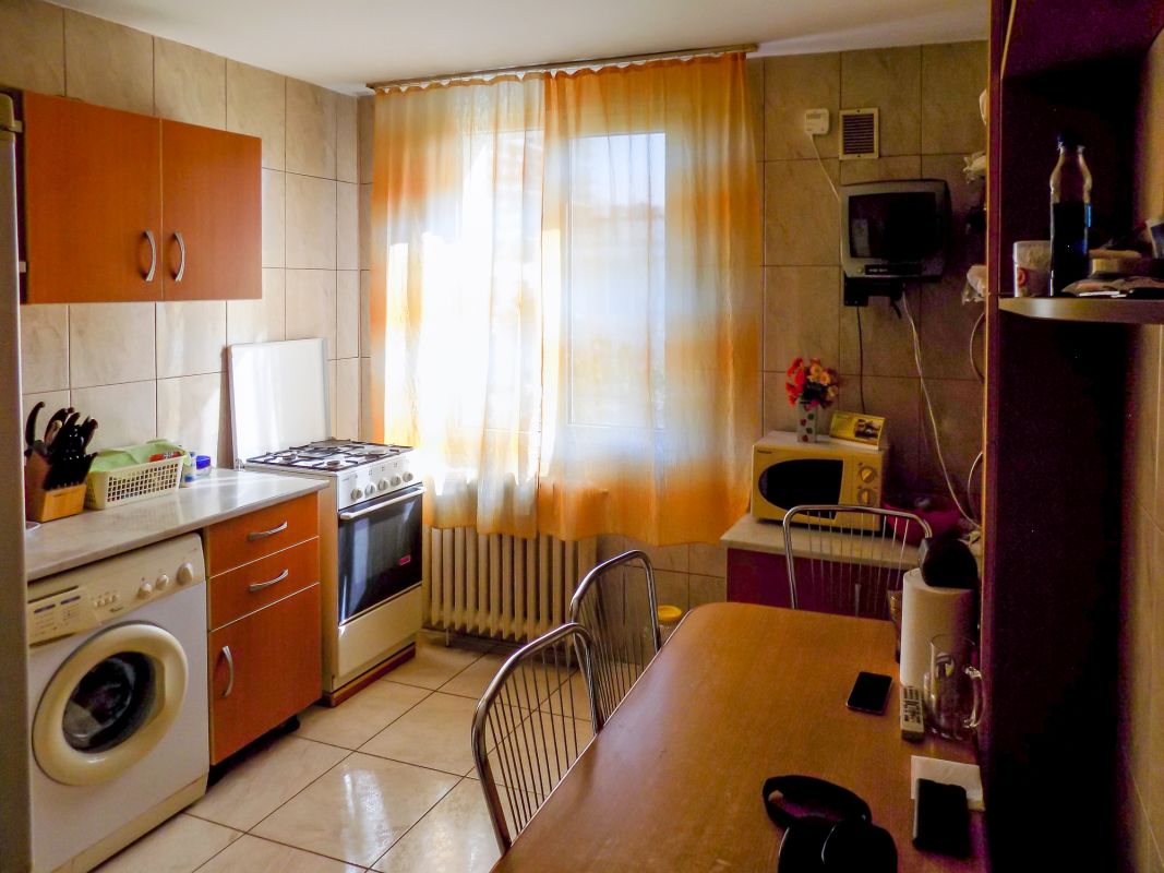 Apartament 2 camere decomandat langa Parcul Moghioros